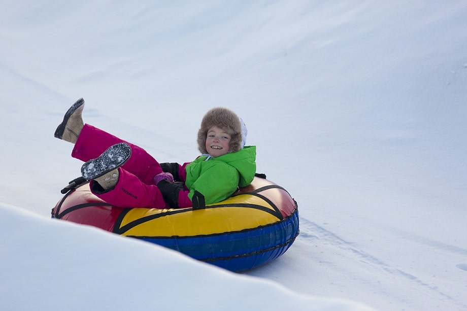 Вибираємо надувний тюбінг для дитини - правила катання на надувній ватрушці з гірки взимку