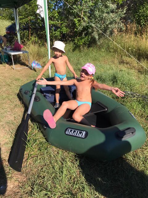 Надувний човен без настилу Ладья - дітям дуже подобається!